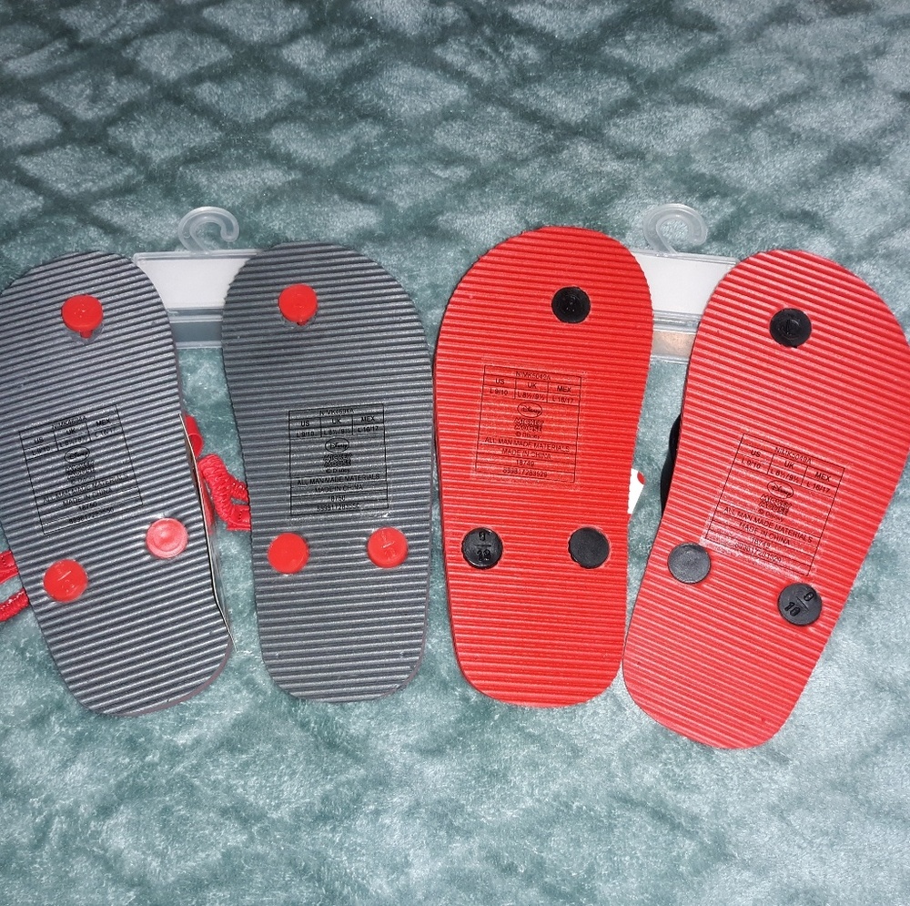 👋Coming Down 2/28👋 Disney Flip Flops Bundle - Picture 2 of 3